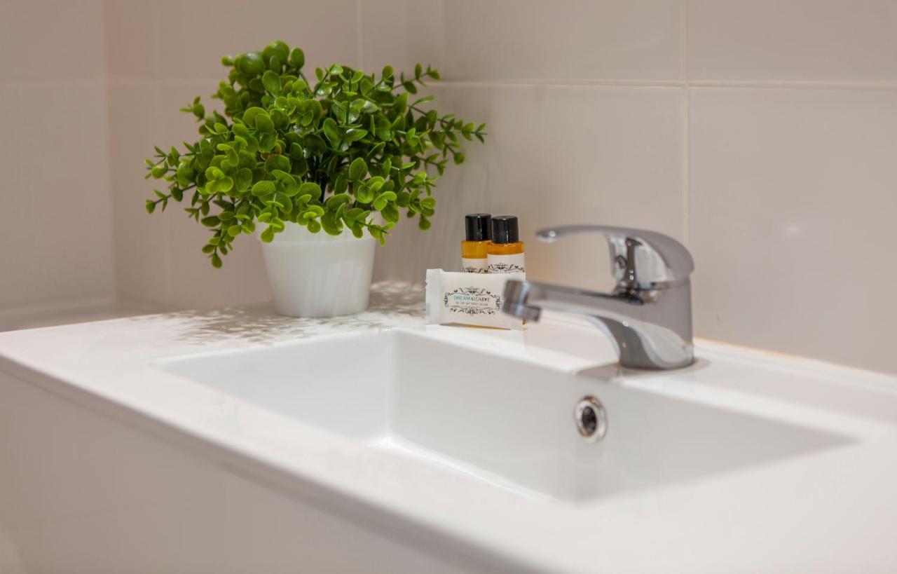 B48 - Olive Tree Street 2 Bed Flat Apartment Лагос Екстериор снимка