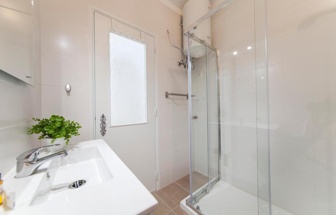 B48 - Olive Tree Street 2 Bed Flat Apartment Лагос Екстериор снимка