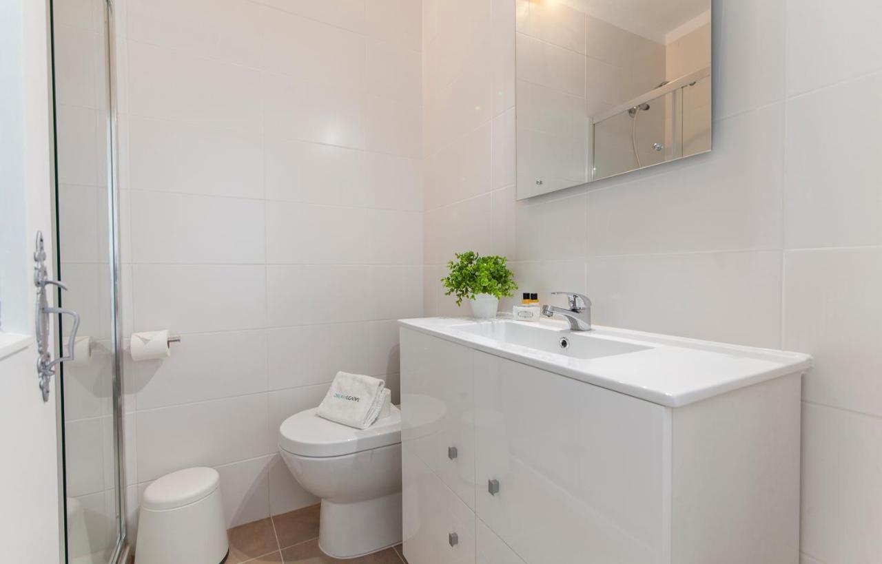 B48 - Olive Tree Street 2 Bed Flat Apartment Лагос Екстериор снимка