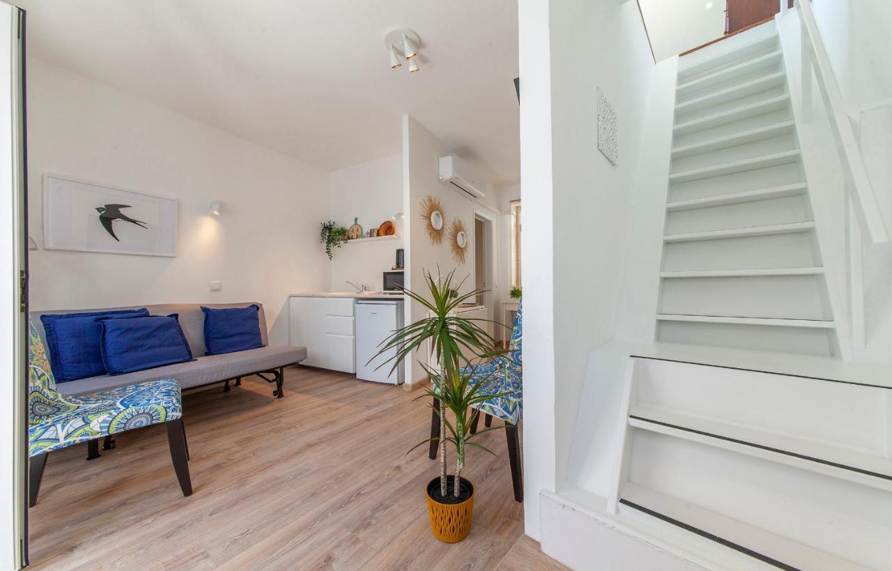 B48 - Olive Tree Street 2 Bed Flat Apartment Лагос Екстериор снимка